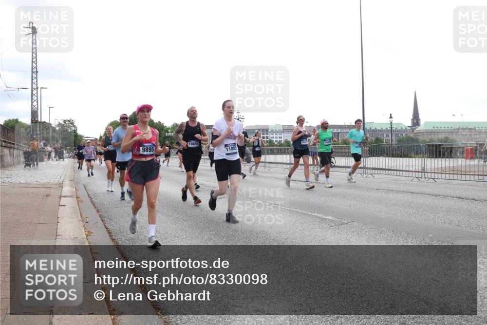 29.06.2025 - hella hamburg halbmarathon Lena Gebhardt http://msf.ph/oto/8330098 29.06.2025 10:37:53 Lombardsbrücke 9247, 13650, 9895, 1831, 11882, 1831, 1799, 1394, 1475, 1578, 1799, 1901, 1985, 2199, 2640, 2786, 2853, 3230, 3246, 3633, 3880, 4414, 4921, 5139, 5171, 5186, 5522, 5713, 5790, 5875, 6199, 6243, 6362, 6697, 6821, 6955, 7118, 7124, 7165, 7244, 7321, 7350, 7544, 7552, 7629, 7696, 7777, 8985, 9247, 9288, 9524, 9895, 10159, 10506, 10836, 11087, 11543, 12123, 12254, 12472, 12824, 16680, 17798 meine-sportfotos.de