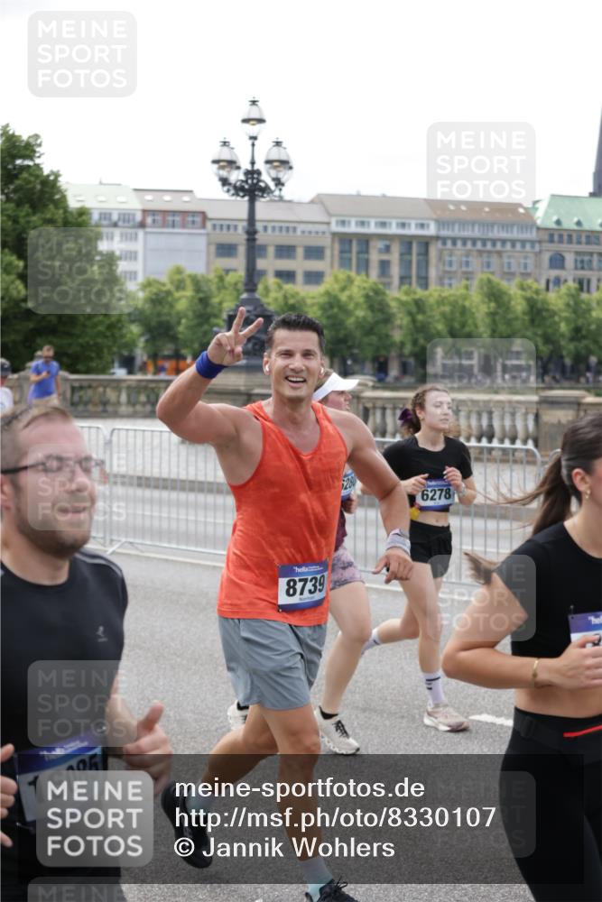 29.06.2025 - hella hamburg halbmarathon Jannik Wohlers http://msf.ph/oto/8330107 29.06.2025 10:40:11 Lombardsbrücke 1323, 2042, 2173, 2206, 2762, 2763, 3293, 3306, 4044, 4411, 4612, 4906, 4972, 5059, 5702, 6076, 6163, 6229, 6278, 6280, 6363, 7956, 8307, 8378, 8391, 8739, 9000, 9468, 9946, 10166, 10920, 10940, 11513, 11514, 12981, 13030, 13145, 13773, 14341, 15154, 15905, 15933, 16085, 16955, 17267, 17959, 18101, 18110, 18213, 18353, 18490, 18771, 18946, 19168 meine-sportfotos.de
