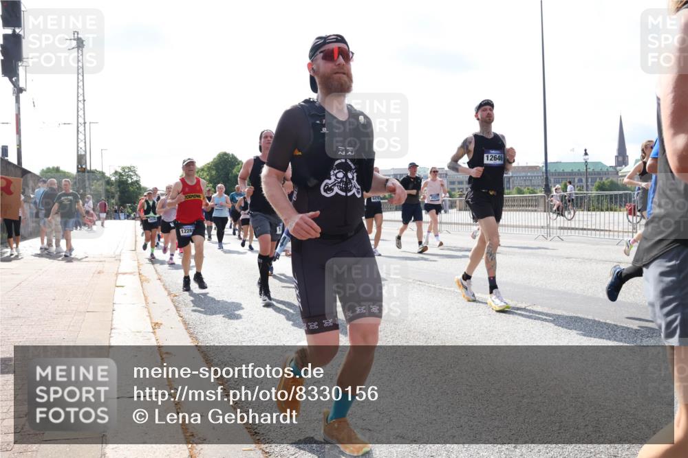 29.06.2025 - hella hamburg halbmarathon Lena Gebhardt http://msf.ph/oto/8330156 29.06.2025 10:00:23 Lombardsbrücke 6470, 2027, 1228, 12646, 1006, 1019, 1125, 1180, 1239, 1264, 1526, 1544, 1568, 1583, 1681, 1914, 2027, 2086, 2099, 2159, 2236, 2346, 2348, 2364, 2426, 2447, 2474, 2582, 2584, 2606, 2652, 2676, 2677, 2730, 2910, 2982, 3042, 3177, 3181, 3319, 3400, 3794, 3861, 3898, 4013, 4231, 4419, 4579, 4594, 4632, 4767, 4772, 4796, 4813, 4940, 4945, 5272, 5341, 5643, 5728, 6082, 6084, 6104, 6138, 6174, 6201, 6220, 6260, 6443, 6462, 6470, 6581, 6587, 10599 meine-sportfotos.de