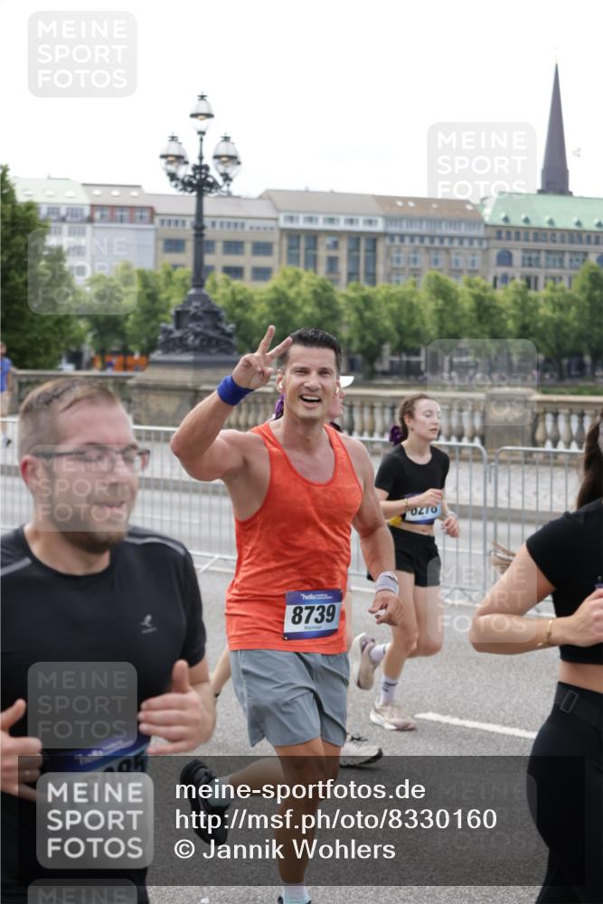 29.06.2025 - hella hamburg halbmarathon Jannik Wohlers http://msf.ph/oto/8330160 29.06.2025 10:40:11 Lombardsbrücke 1323, 2042, 2173, 2206, 2762, 2763, 3293, 3306, 4044, 4411, 4612, 4906, 4972, 5059, 5702, 6076, 6163, 6229, 6278, 6280, 6363, 7956, 8307, 8378, 8391, 8739, 9000, 9468, 9946, 10166, 10920, 10940, 11513, 11514, 12981, 13030, 13145, 13773, 14341, 15154, 15905, 15933, 16085, 16955, 17267, 17959, 18101, 18110, 18213, 18353, 18490, 18771, 18946, 19168 meine-sportfotos.de