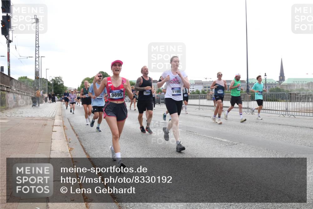 29.06.2025 - hella hamburg halbmarathon Lena Gebhardt http://msf.ph/oto/8330192 29.06.2025 10:37:53 Lombardsbrücke 224, 11882, 18317, 9895, 13650, 1394, 1475, 1578, 1799, 1901, 1985, 2199, 2640, 2786, 2853, 3230, 3246, 3633, 3880, 4414, 4921, 5139, 5171, 5186, 5522, 5713, 5790, 5875, 6199, 6243, 6362, 6697, 6821, 6955, 7118, 7124, 7165, 7244, 7321, 7350, 7544, 7552, 7629, 7696, 7777, 8985, 9247, 9288, 9524, 9895, 10159, 10506, 10836, 11087, 11543, 12123, 12254, 12472, 12824, 16680, 17798 meine-sportfotos.de