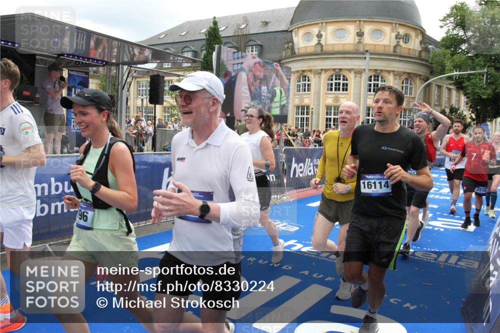 29.06.2025 - hella hamburg halbmarathon Michael Strokosch http://msf.ph/oto/8330224 29.06.2025 10:49:38 Ziel 2504, 2516, 2592, 2596, 2889, 2937, 5705, 5978, 8437, 8689, 9038, 9463, 9649, 11340, 11679, 11977, 12094, 13233, 14562, 15392, 15857, 16114, 16592, 16738, 17001 meine-sportfotos.de