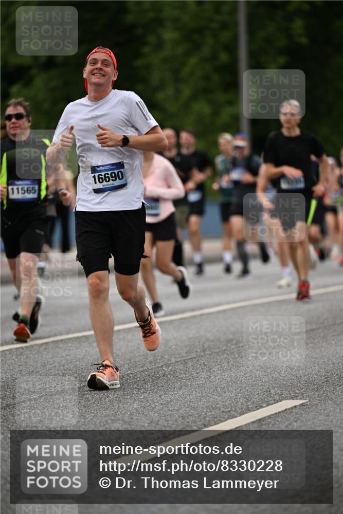 29.06.2025 - hella hamburg halbmarathon Dr. Thomas Lammeyer http://msf.ph/oto/8330228 29.06.2025 10:39:42 Kennedybrücke 2198, 2787, 3170, 3828, 3958, 4333, 4564, 4696, 4703, 4965, 5147, 6029, 6189, 6365, 6379, 6397, 6471, 6867, 7386, 8249, 8296, 8567, 9470, 9803, 9819, 10358, 10360, 10565, 10652, 11320, 11359 meine-sportfotos.de