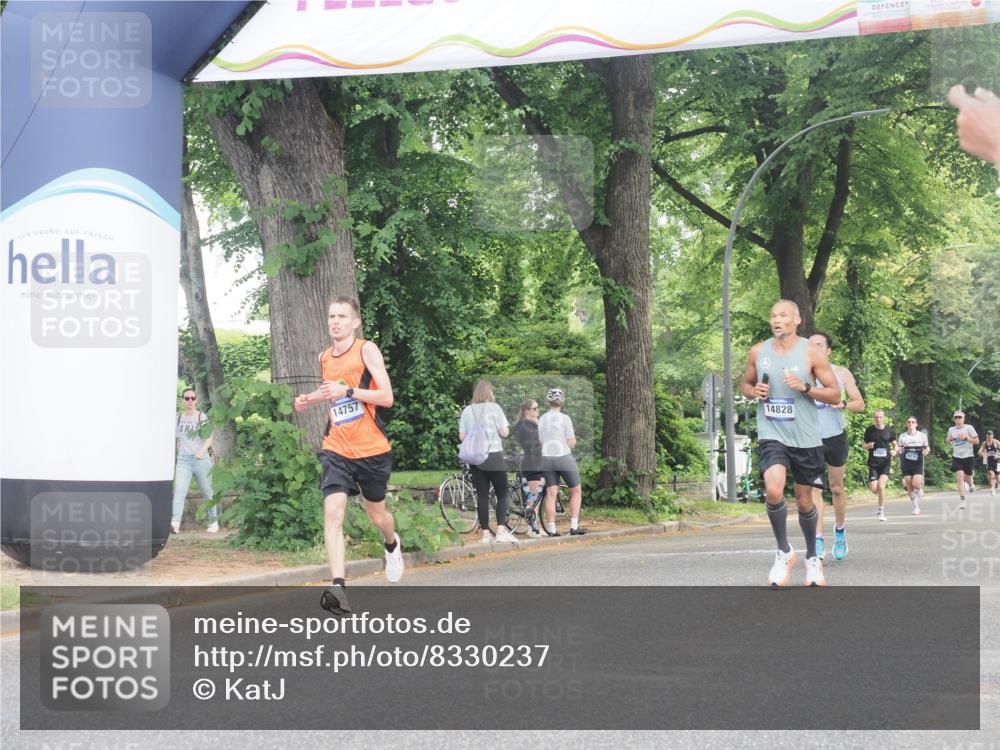 29.06.2025 - hella hamburg halbmarathon KatJ http://msf.ph/oto/8330237 29.06.2025 10:17:18 Zwischen KM18-KM19 5344 meine-sportfotos.de