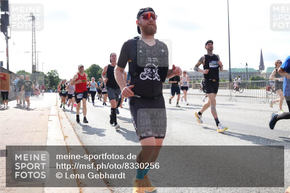 29.06.2025 - hella hamburg halbmarathon Lena Gebhardt http://msf.ph/oto/8330256 29.06.2025 10:00:23 Lombardsbrücke 1228, 2027, 12646, 1006, 1019, 1125, 1180, 1239, 1264, 1526, 1544, 1568, 1583, 1681, 1914, 2027, 2086, 2099, 2159, 2236, 2346, 2348, 2364, 2426, 2447, 2474, 2582, 2584, 2606, 2652, 2676, 2677, 2730, 2910, 2982, 3042, 3177, 3181, 3319, 3400, 3794, 3861, 3898, 4013, 4231, 4419, 4579, 4594, 4632, 4767, 4772, 4796, 4813, 4940, 4945, 5272, 5341, 5643, 5728, 6082, 6084, 6104, 6138, 6174, 6201, 6220, 6260, 6443, 6462, 6470, 6581, 6587, 10599 meine-sportfotos.de