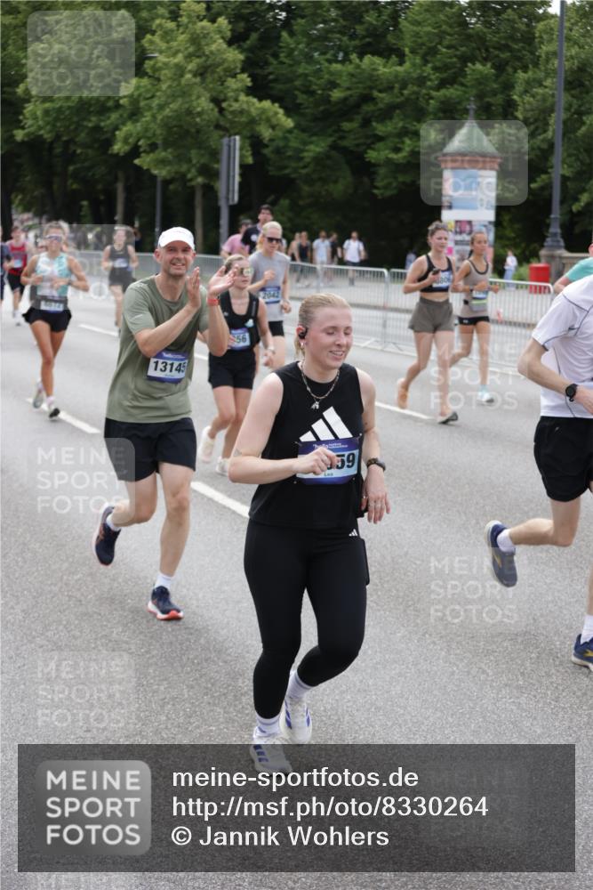29.06.2025 - hella hamburg halbmarathon Jannik Wohlers http://msf.ph/oto/8330264 29.06.2025 10:40:13 Lombardsbrücke 1075, 1323, 2042, 2173, 2206, 2762, 2763, 3121, 3293, 3306, 3432, 4044, 4411, 4612, 4906, 4972, 5059, 5702, 6076, 6163, 6229, 6278, 6280, 7956, 8053, 8054, 8378, 8391, 8739, 9000, 9468, 9946, 10166, 10920, 10940, 11513, 11514, 12692, 12699, 12981, 13145, 13773, 14341, 15154, 15905, 15933, 16085, 16955, 17267, 17959, 18110, 18213, 18353, 18490, 18771, 18946, 19168 meine-sportfotos.de