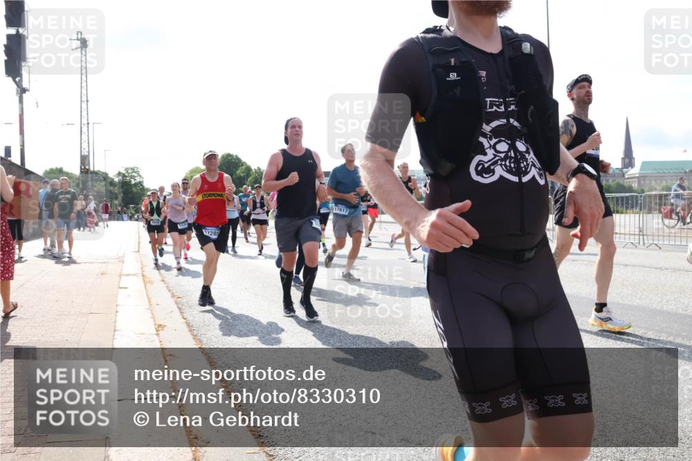 29.06.2025 - hella hamburg halbmarathon Lena Gebhardt http://msf.ph/oto/8330310 29.06.2025 10:00:23 Lombardsbrücke 1526, 12285, 17617, 1006, 1019, 1125, 1180, 1239, 1264, 1526, 1544, 1568, 1583, 1681, 1914, 2027, 2086, 2099, 2159, 2236, 2346, 2348, 2364, 2426, 2447, 2474, 2582, 2584, 2606, 2652, 2676, 2677, 2730, 2910, 2982, 3042, 3177, 3181, 3319, 3400, 3794, 3861, 3898, 4013, 4231, 4419, 4579, 4594, 4632, 4767, 4772, 4796, 4813, 4940, 4945, 5272, 5341, 5643, 5728, 6082, 6084, 6104, 6138, 6174, 6201, 6220, 6260, 6443, 6462, 6470, 6581, 6587, 10599 meine-sportfotos.de