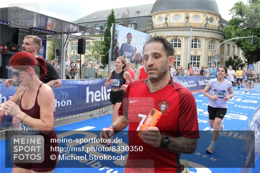 29.06.2025 - hella hamburg halbmarathon Michael Strokosch http://msf.ph/oto/8330350 29.06.2025 10:49:40 Ziel 2504, 2516, 2592, 2596, 2706, 2889, 2937, 5705, 5978, 6115, 9038, 9463, 9649, 11340, 11679, 11977, 13233, 14562, 15392, 15857, 16114, 16592, 16738, 16843, 17001, 18058, 18451 meine-sportfotos.de