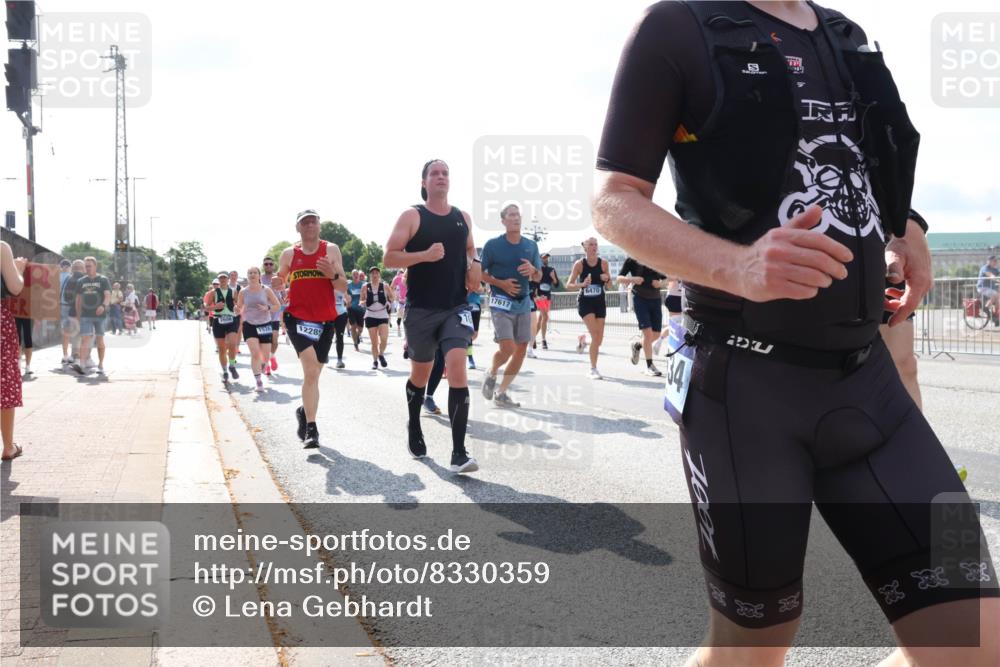 29.06.2025 - hella hamburg halbmarathon Lena Gebhardt http://msf.ph/oto/8330359 29.06.2025 10:00:23 Lombardsbrücke 1526, 12285, 6470, 17617, 7001, 7, 1006, 1019, 1125, 1180, 1239, 1264, 1526, 1544, 1568, 1583, 1681, 1914, 2027, 2086, 2099, 2159, 2236, 2346, 2348, 2364, 2426, 2447, 2474, 2582, 2584, 2606, 2652, 2676, 2677, 2730, 2910, 2982, 3042, 3177, 3181, 3319, 3400, 3794, 3861, 3898, 4013, 4231, 4419, 4579, 4594, 4632, 4767, 4772, 4796, 4813, 4940, 4945, 5272, 5341, 5643, 5728, 6082, 6084, 6104, 6138, 6174, 6201, 6220, 6260, 6443, 6462, 6470, 6581, 6587, 10599 meine-sportfotos.de