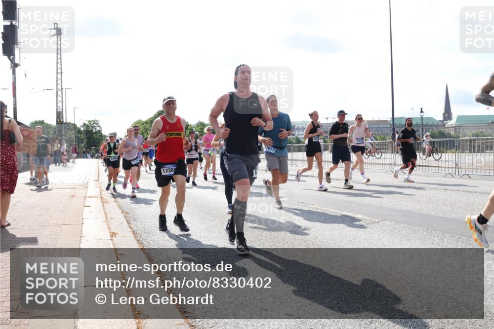 29.06.2025 - hella hamburg halbmarathon Lena Gebhardt http://msf.ph/oto/8330402 29.06.2025 10:00:24 Lombardsbrücke 1526, 1228, 17617, 1006, 1019, 1125, 1180, 1239, 1264, 1526, 1544, 1568, 1583, 1681, 1914, 2027, 2086, 2099, 2159, 2236, 2346, 2348, 2426, 2447, 2474, 2582, 2584, 2606, 2652, 2677, 2730, 2910, 2982, 3042, 3177, 3181, 3319, 3400, 3794, 3861, 3898, 4013, 4231, 4419, 4579, 4594, 4632, 4767, 4772, 4796, 4813, 4940, 4945, 5272, 5341, 5643, 5728, 6082, 6084, 6104, 6138, 6220, 6260, 6443, 6462, 6470, 6581, 6587, 10599 meine-sportfotos.de
