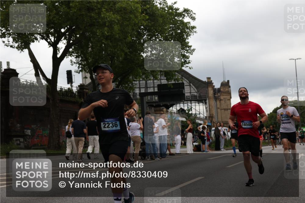 29.06.2025 - hella hamburg halbmarathon Yannick Fuchs http://msf.ph/oto/8330409 29.06.2025 10:51:40 20KM 1200, 1239, 1563, 1611, 2025, 2236, 2606, 2759, 2806, 2883, 3093, 3141, 3575, 4426, 4467, 4579, 4833, 5391, 6281, 6302, 6531, 6892, 7833, 9450, 9485, 10383, 10408, 10599, 12144, 12509, 12773, 13465, 13664, 15189, 15217, 15229, 15349, 16418, 16517, 17455, 17543, 18508, 18762 meine-sportfotos.de