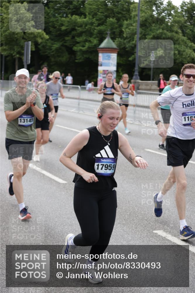 29.06.2025 - hella hamburg halbmarathon Jannik Wohlers http://msf.ph/oto/8330493 29.06.2025 10:40:13 Lombardsbrücke 1075, 1323, 2042, 2173, 2206, 2762, 2763, 3121, 3293, 3306, 3432, 4044, 4411, 4612, 4906, 4972, 5059, 5702, 6076, 6163, 6229, 6278, 6280, 7956, 8053, 8054, 8378, 8391, 8739, 9000, 9468, 9946, 10166, 10920, 10940, 11513, 11514, 12692, 12699, 12981, 13145, 13773, 14341, 15154, 15905, 15933, 16085, 16955, 17267, 17959, 18110, 18213, 18353, 18490, 18771, 18946, 19168 meine-sportfotos.de