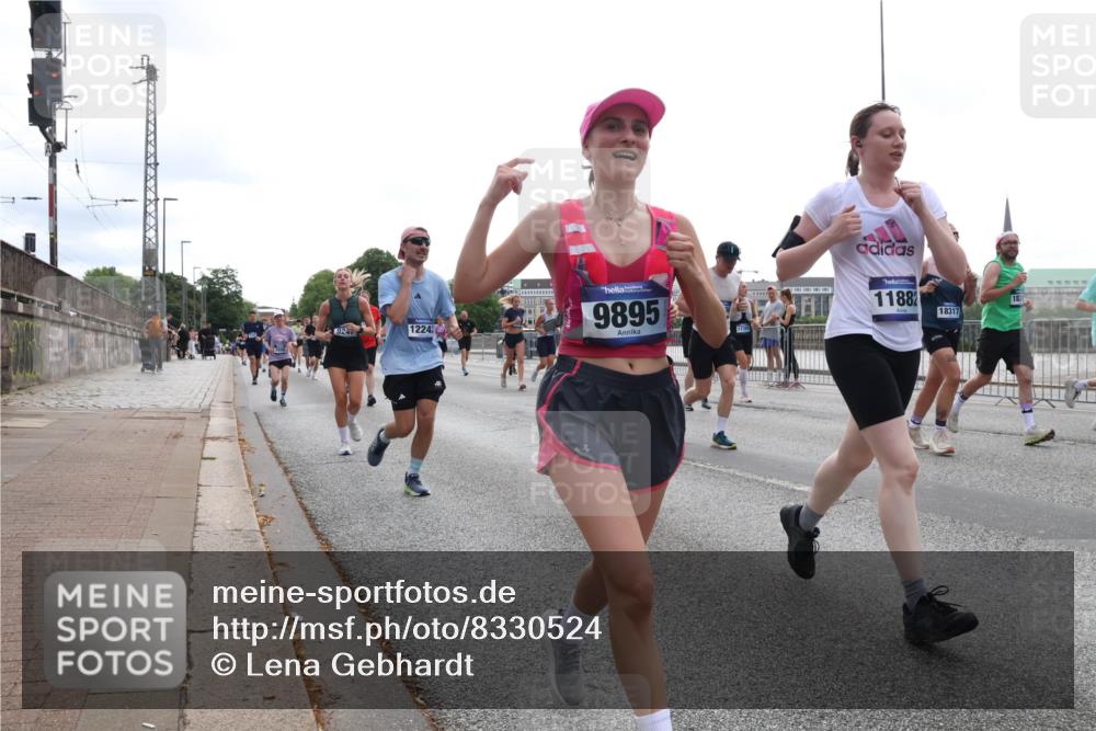 29.06.2025 - hella hamburg halbmarathon Lena Gebhardt http://msf.ph/oto/8330524 29.06.2025 10:37:54 Lombardsbrücke 924, 1224, 9895, 17389, 11882, 18317, 183, 1196, 1394, 1475, 1578, 1799, 1901, 1966, 1985, 2199, 2640, 2786, 2853, 3230, 3246, 3633, 3880, 4414, 4921, 5139, 5171, 5186, 5522, 5713, 5875, 6199, 6243, 6362, 6697, 6821, 6955, 7118, 7124, 7165, 7244, 7321, 7350, 7552, 7629, 7696, 7777, 7914, 8985, 9247, 9288, 9895, 10159, 10506, 10836, 11087, 11543, 12123, 12254, 12472, 12824, 16680, 17798 meine-sportfotos.de