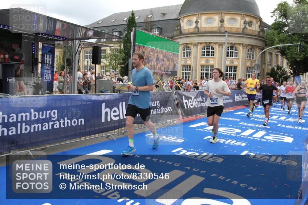 29.06.2025 - hella hamburg halbmarathon Michael Strokosch http://msf.ph/oto/8330546 29.06.2025 10:49:43 Ziel 2504, 2706, 2937, 3060, 3543, 5894, 5978, 6115, 7332, 9038, 9463, 9619, 9649, 11679, 11977, 15392, 16843, 16877, 17001, 17282, 18058, 18451, 18926 meine-sportfotos.de