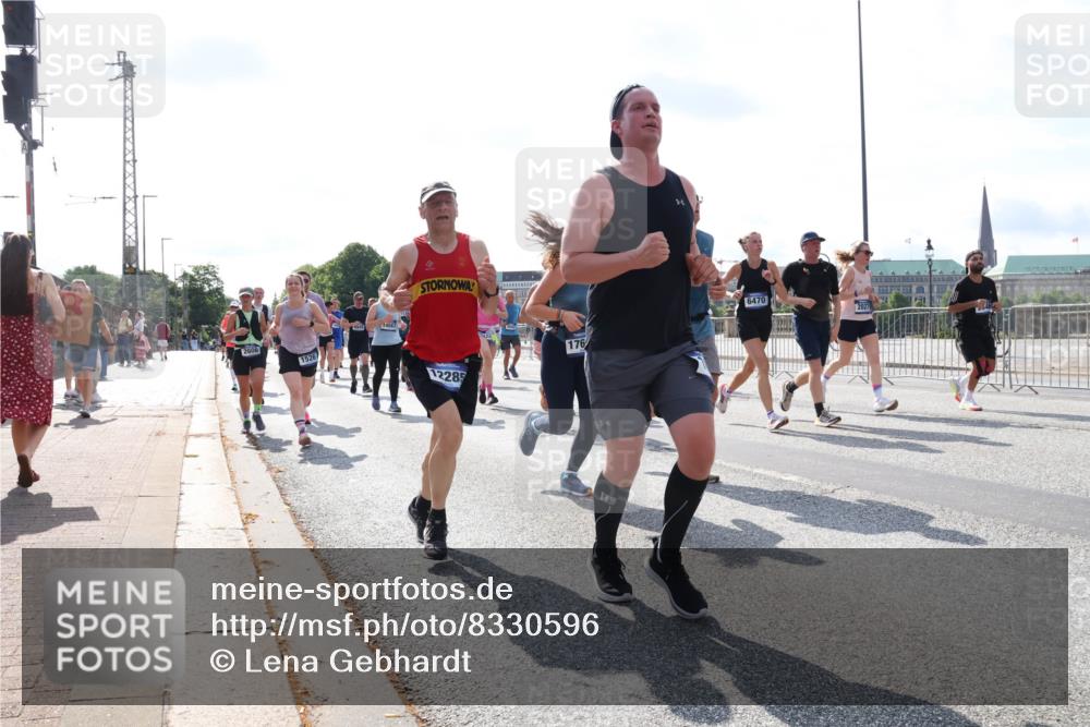 29.06.2025 - hella hamburg halbmarathon Lena Gebhardt http://msf.ph/oto/8330596 29.06.2025 10:00:24 Lombardsbrücke 1526, 12285, 176, 6470, 2021, 1006, 1019, 1125, 1180, 1239, 1264, 1526, 1544, 1568, 1583, 1681, 1914, 2027, 2086, 2099, 2159, 2236, 2346, 2348, 2426, 2447, 2474, 2582, 2584, 2606, 2652, 2677, 2730, 2910, 2982, 3042, 3177, 3181, 3319, 3400, 3794, 3861, 3898, 4013, 4231, 4419, 4579, 4594, 4632, 4767, 4772, 4796, 4813, 4940, 4945, 5272, 5341, 5643, 5728, 6082, 6084, 6104, 6138, 6220, 6260, 6443, 6462, 6470, 6581, 6587, 10599 meine-sportfotos.de