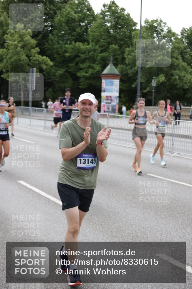 29.06.2025 - hella hamburg halbmarathon Jannik Wohlers http://msf.ph/oto/8330615 29.06.2025 10:40:14 Lombardsbrücke 1075, 1323, 2042, 2173, 2206, 2299, 2762, 2763, 3121, 3293, 3306, 3432, 4044, 4411, 4612, 4906, 4972, 5059, 5702, 6163, 6229, 6278, 6280, 6289, 7956, 8053, 8054, 8378, 8391, 8739, 9000, 9468, 9946, 10166, 10920, 10940, 11513, 11514, 12610, 12692, 12699, 12981, 13145, 13773, 14341, 15154, 15905, 15933, 16085, 16955, 17267, 17959, 18353, 18490, 18771, 18946, 19168 meine-sportfotos.de