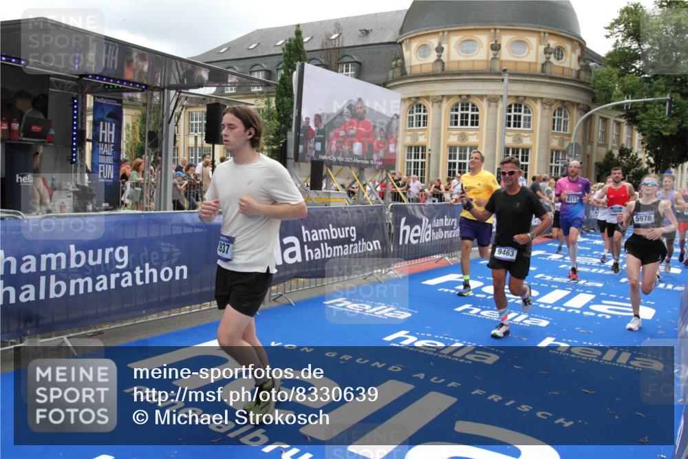 29.06.2025 - hella hamburg halbmarathon Michael Strokosch http://msf.ph/oto/8330639 29.06.2025 10:49:44 Ziel 2504, 2706, 2937, 3060, 3543, 5894, 5978, 6115, 7332, 9463, 9551, 9619, 9723, 11977, 13159, 14794, 16843, 16877, 17282, 18058, 18451, 18926 meine-sportfotos.de