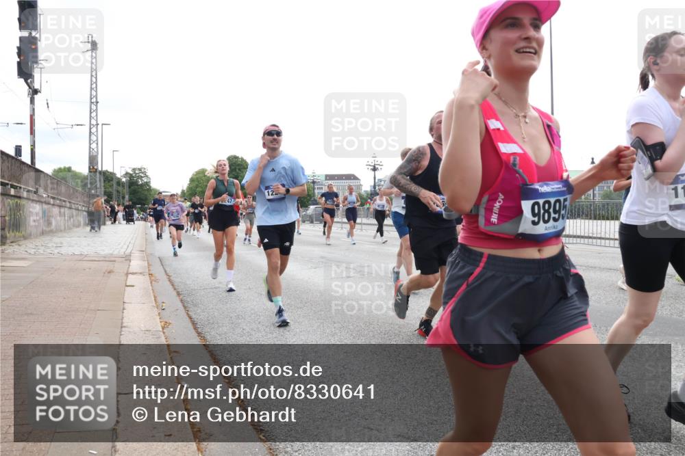 29.06.2025 - hella hamburg halbmarathon Lena Gebhardt http://msf.ph/oto/8330641 29.06.2025 10:37:54 Lombardsbrücke 12, 9895, 11, 1196, 1394, 1475, 1578, 1799, 1901, 1966, 1985, 2199, 2640, 2786, 2853, 3230, 3246, 3633, 3880, 4414, 4921, 5139, 5171, 5186, 5522, 5713, 5875, 6199, 6243, 6362, 6697, 6821, 6955, 7118, 7124, 7165, 7244, 7321, 7350, 7552, 7629, 7696, 7777, 7914, 8985, 9247, 9288, 9895, 10159, 10506, 10836, 11087, 11543, 12123, 12254, 12472, 12824, 16680, 17798 meine-sportfotos.de