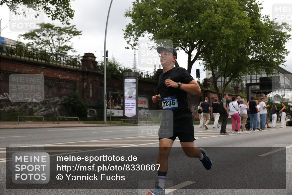29.06.2025 - hella hamburg halbmarathon Yannick Fuchs http://msf.ph/oto/8330667 29.06.2025 10:51:40 20KM 1200, 1239, 1563, 1611, 2025, 2236, 2606, 2759, 2806, 2883, 3093, 3141, 3575, 4426, 4467, 4579, 4833, 5391, 6281, 6302, 6531, 6892, 7833, 9450, 9485, 10383, 10408, 10599, 12144, 12509, 12773, 13465, 13664, 15189, 15217, 15229, 15349, 16418, 16517, 17455, 17543, 18508, 18762 meine-sportfotos.de