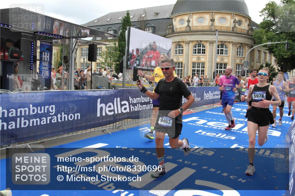 29.06.2025 - hella hamburg halbmarathon Michael Strokosch http://msf.ph/oto/8330696 29.06.2025 10:49:45 Ziel 2504, 2706, 2937, 3060, 3543, 5894, 5978, 6115, 6125, 7332, 9463, 9551, 9619, 9723, 9924, 11977, 13159, 14794, 16843, 16877, 17282, 17753, 18058, 18451, 18926 meine-sportfotos.de