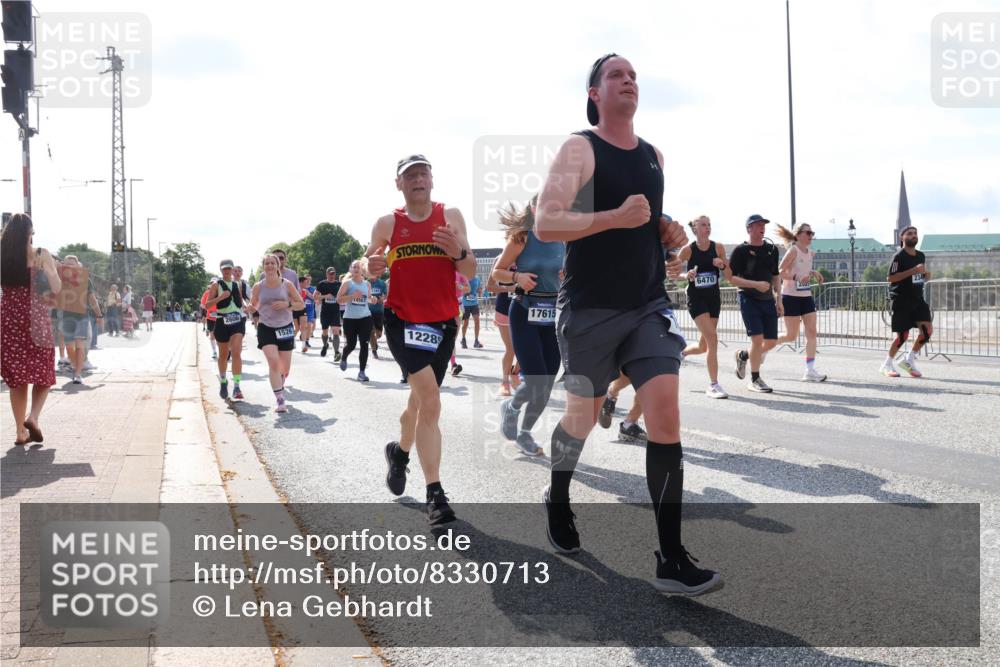 29.06.2025 - hella hamburg halbmarathon Lena Gebhardt http://msf.ph/oto/8330713 29.06.2025 10:00:24 Lombardsbrücke 2606, 1526, 12285, 17615, 6470, 1006, 1019, 1125, 1180, 1239, 1264, 1526, 1544, 1568, 1583, 1681, 1914, 2027, 2086, 2099, 2159, 2236, 2346, 2348, 2426, 2447, 2474, 2582, 2584, 2606, 2652, 2677, 2730, 2910, 2982, 3042, 3177, 3181, 3319, 3400, 3794, 3861, 3898, 4013, 4231, 4419, 4579, 4594, 4632, 4767, 4772, 4796, 4813, 4940, 4945, 5272, 5341, 5643, 5728, 6082, 6084, 6104, 6138, 6220, 6260, 6443, 6462, 6470, 6581, 6587, 10599 meine-sportfotos.de