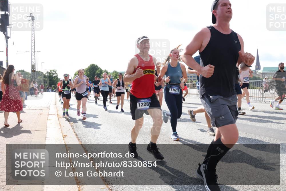 29.06.2025 - hella hamburg halbmarathon Lena Gebhardt http://msf.ph/oto/8330854 29.06.2025 10:00:24 Lombardsbrücke 1526, 14567, 1228, 17615, 2027, 1006, 1019, 1125, 1180, 1239, 1264, 1526, 1544, 1568, 1583, 1681, 1914, 2027, 2086, 2099, 2159, 2236, 2346, 2348, 2426, 2447, 2474, 2582, 2584, 2606, 2652, 2677, 2730, 2910, 2982, 3042, 3177, 3181, 3319, 3400, 3794, 3861, 3898, 4013, 4231, 4419, 4579, 4594, 4632, 4767, 4772, 4796, 4813, 4940, 4945, 5272, 5341, 5643, 5728, 6082, 6084, 6104, 6138, 6220, 6260, 6443, 6462, 6470, 6581, 6587, 10599 meine-sportfotos.de