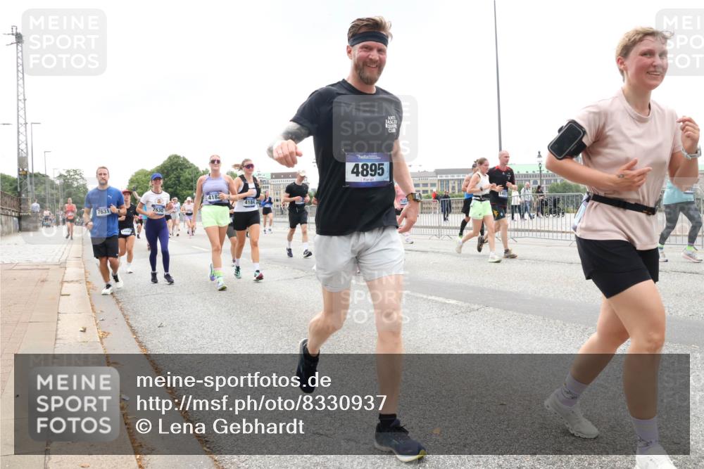 29.06.2025 - hella hamburg halbmarathon Lena Gebhardt http://msf.ph/oto/8330937 29.06.2025 10:47:30 Lombardsbrücke 7631, 14447, 7630, 4182, 4184, 4895, 1045, 1185, 1434, 1463, 1523, 1593, 1607, 1639, 1704, 1926, 1961, 2148, 2407, 2537, 2555, 2704, 2790, 2882, 2994, 3339, 4037, 4184, 4239, 4325, 4423, 4483, 4806, 4895, 4974, 4975, 5621, 5622, 5895, 6255, 6256, 6485, 6879, 6995, 7073, 7403, 7430, 7431, 7630, 7631, 7970, 8105, 8131, 8270, 8550, 8706, 8915, 8953, 8967, 9018, 9687, 10991, 11351, 11458, 11730, 11738, 11802, 11909, 12431 meine-sportfotos.de