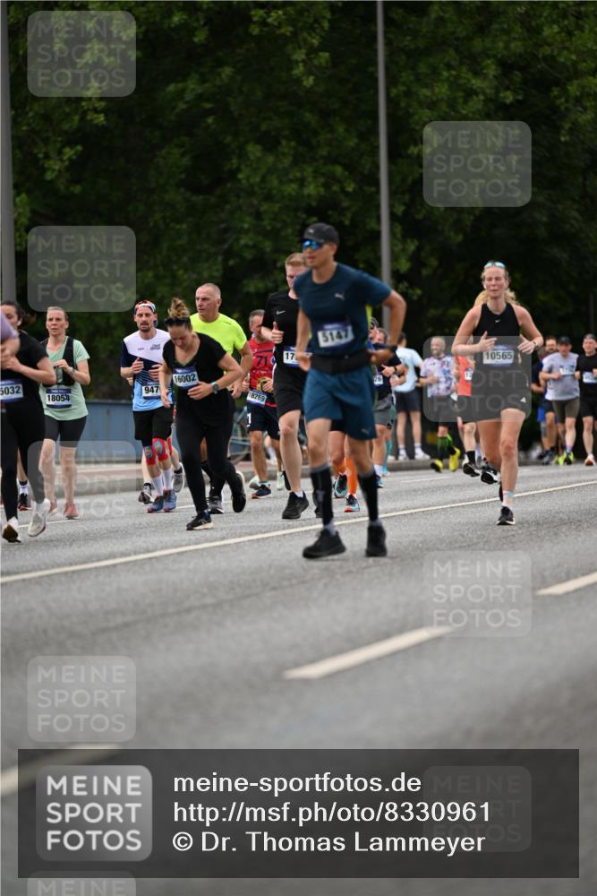 29.06.2025 - hella hamburg halbmarathon Dr. Thomas Lammeyer http://msf.ph/oto/8330961 29.06.2025 10:39:46 Kennedybrücke 2198, 2412, 2787, 3170, 3828, 3958, 4333, 4696, 4703, 4965, 5147, 6029, 6189, 6365, 6379, 6397, 6471, 6867, 8249, 8296, 8567, 9470, 9803, 9819, 10358, 10360, 10565, 10652, 11233, 11320, 11359 meine-sportfotos.de