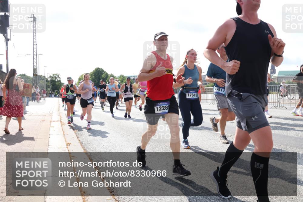 29.06.2025 - hella hamburg halbmarathon Lena Gebhardt http://msf.ph/oto/8330966 29.06.2025 10:00:24 Lombardsbrücke 4940, 2606, 1526, 14567, 1228, 17615, 17617, 1006, 1019, 1125, 1180, 1239, 1264, 1526, 1544, 1568, 1583, 1681, 1914, 2027, 2086, 2099, 2159, 2236, 2346, 2348, 2426, 2447, 2474, 2582, 2584, 2606, 2652, 2677, 2730, 2910, 2982, 3042, 3177, 3181, 3319, 3400, 3794, 3861, 3898, 4013, 4231, 4419, 4579, 4594, 4632, 4767, 4772, 4796, 4813, 4940, 4945, 5272, 5341, 5643, 5728, 6082, 6084, 6104, 6138, 6220, 6260, 6443, 6462, 6470, 6581, 6587, 10599 meine-sportfotos.de