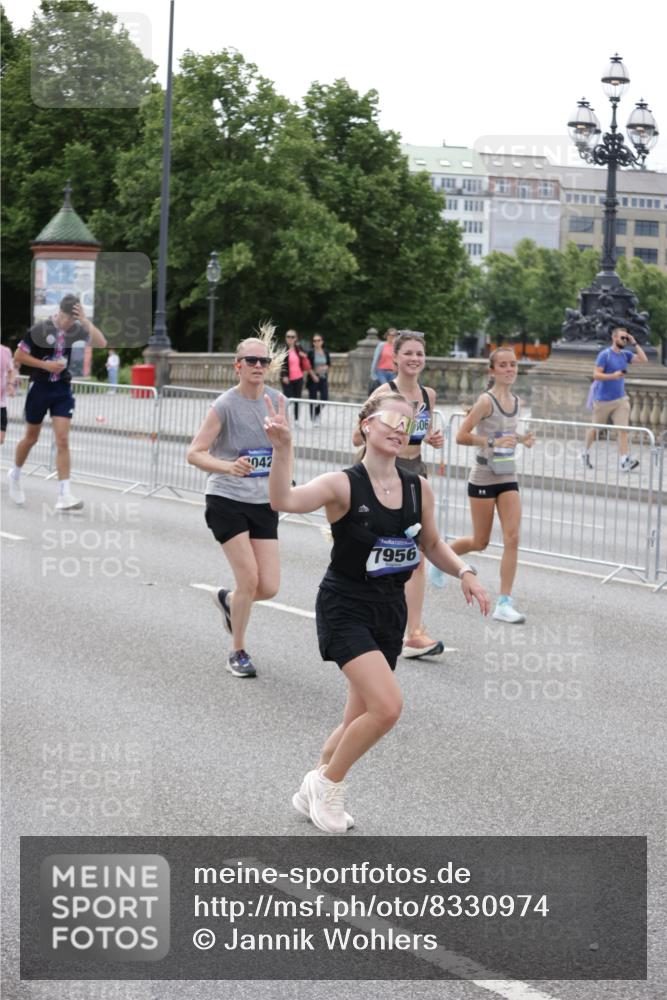 29.06.2025 - hella hamburg halbmarathon Jannik Wohlers http://msf.ph/oto/8330974 29.06.2025 10:40:15 Lombardsbrücke 1075, 1323, 2042, 2173, 2206, 2299, 2762, 2763, 3121, 3293, 3306, 3432, 3694, 4044, 4411, 4612, 4906, 4972, 5059, 5702, 6163, 6229, 6278, 6280, 6289, 7293, 7956, 8053, 8054, 8378, 8391, 8739, 9000, 9437, 9468, 9946, 10166, 10920, 10940, 11513, 11514, 12191, 12610, 12692, 12699, 12981, 13145, 13773, 15154, 15905, 15933, 16085, 16450, 16955, 17267, 17959, 18353, 18490, 18771, 18946, 19087, 19168 meine-sportfotos.de