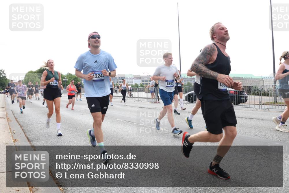 29.06.2025 - hella hamburg halbmarathon Lena Gebhardt http://msf.ph/oto/8330998 29.06.2025 10:37:55 Lombardsbrücke 9247, 324, 1224, 8985, 1738, 1300, 1196, 1394, 1475, 1578, 1799, 1901, 1966, 1985, 2199, 2640, 2786, 2853, 3230, 3242, 3246, 3633, 3880, 4414, 4921, 5139, 5171, 5186, 5522, 5713, 5875, 6199, 6243, 6362, 6697, 6821, 6955, 7118, 7124, 7165, 7244, 7321, 7350, 7552, 7629, 7696, 7777, 7914, 8985, 9247, 9288, 9895, 10159, 10506, 10836, 11087, 11543, 12123, 12254, 12472, 12824, 16680, 17798 meine-sportfotos.de