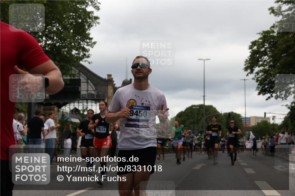 29.06.2025 - hella hamburg halbmarathon Yannick Fuchs http://msf.ph/oto/8331018 29.06.2025 10:51:41 20KM 1200, 1239, 1563, 1611, 2025, 2236, 2606, 2759, 2806, 2883, 3093, 3141, 3575, 4426, 4467, 4579, 4833, 5391, 6281, 6302, 6531, 6892, 7833, 9450, 9485, 10383, 10408, 10599, 12144, 12509, 13465, 13664, 15217, 15229, 15349, 16517, 17455, 17543, 18508, 18762, 18891 meine-sportfotos.de
