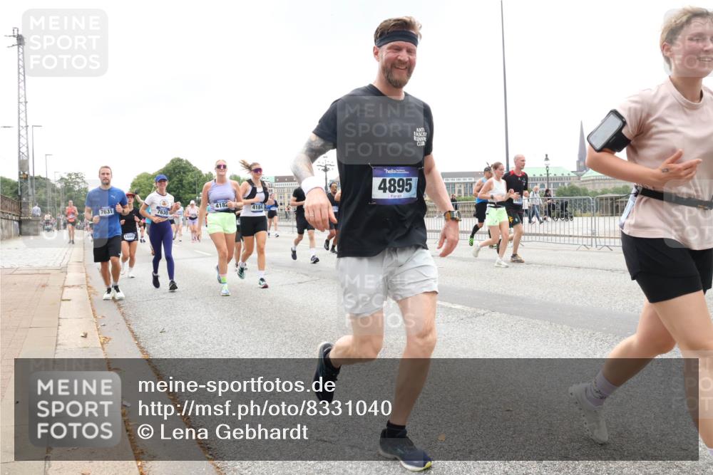 29.06.2025 - hella hamburg halbmarathon Lena Gebhardt http://msf.ph/oto/8331040 29.06.2025 10:47:31 Lombardsbrücke 7631, 14441, 7630, 4182, 4184, 4895, 1045, 1185, 1246, 1434, 1463, 1523, 1593, 1607, 1639, 1704, 1926, 1961, 2148, 2407, 2537, 2555, 2704, 2790, 2882, 2994, 3339, 4037, 4184, 4239, 4325, 4423, 4483, 4806, 4895, 4974, 4975, 5621, 5622, 5895, 6255, 6256, 6879, 6995, 7073, 7403, 7430, 7431, 7630, 7631, 7970, 8105, 8131, 8270, 8550, 8706, 8915, 8953, 8967, 9018, 9687, 10658, 10991, 11351, 11458, 11730, 11738, 11802, 11909, 12431 meine-sportfotos.de