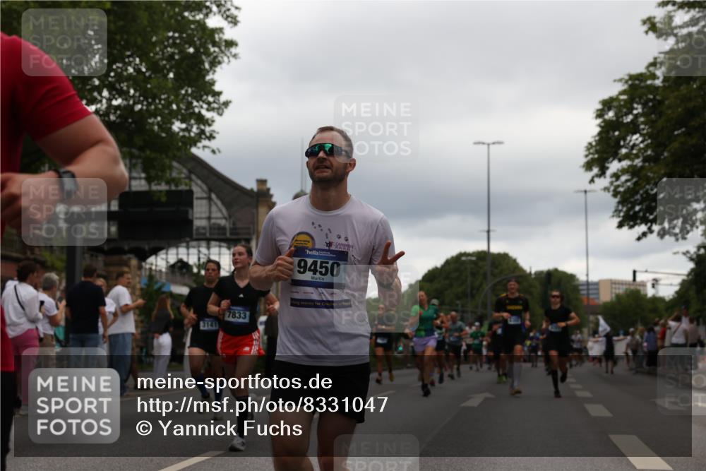 29.06.2025 - hella hamburg halbmarathon Yannick Fuchs http://msf.ph/oto/8331047 29.06.2025 10:51:42 20KM 1200, 1563, 1611, 2025, 2236, 2606, 2759, 2806, 2883, 2907, 3093, 3141, 3575, 4426, 4467, 4579, 4833, 5391, 6281, 6302, 6531, 6595, 6892, 7833, 9450, 9485, 10599, 12144, 12509, 13465, 13664, 15217, 15229, 16517, 17415, 17455, 17543, 18508, 18762, 18891 meine-sportfotos.de