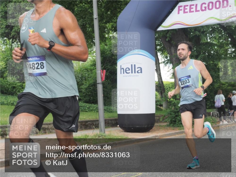 29.06.2025 - hella hamburg halbmarathon KatJ http://msf.ph/oto/8331063 29.06.2025 10:17:21 Zwischen KM18-KM19 2203 meine-sportfotos.de