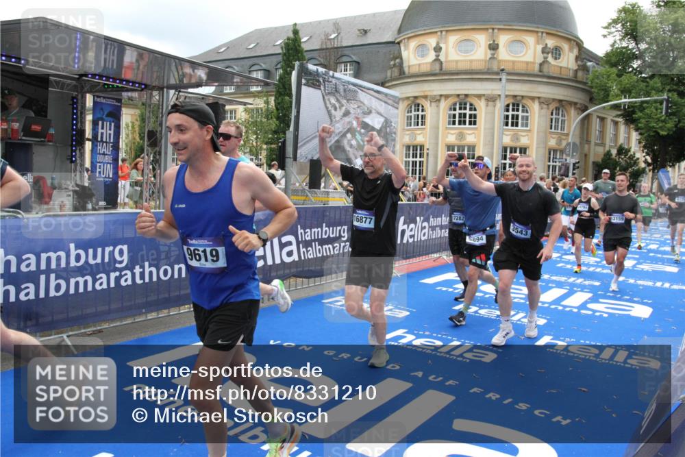 29.06.2025 - hella hamburg halbmarathon Michael Strokosch http://msf.ph/oto/8331210 29.06.2025 10:49:49 Ziel 2706, 3060, 3543, 5894, 6125, 7332, 9200, 9551, 9619, 9723, 9924, 11975, 13159, 14794, 16800, 16843, 16877, 17282, 17753, 18451, 18926 meine-sportfotos.de