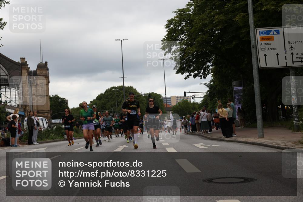 29.06.2025 - hella hamburg halbmarathon Yannick Fuchs http://msf.ph/oto/8331225 29.06.2025 10:51:42 20KM 1200, 1563, 1611, 2025, 2236, 2606, 2759, 2806, 2883, 2907, 3093, 3141, 3575, 4426, 4467, 4579, 4833, 5391, 6281, 6302, 6531, 6595, 6892, 7833, 9450, 9485, 10599, 12144, 12509, 13465, 13664, 15217, 15229, 16517, 17415, 17455, 17543, 18508, 18762, 18891 meine-sportfotos.de
