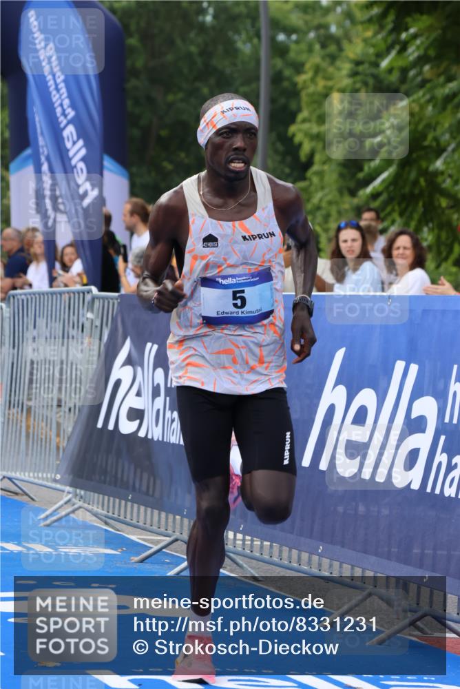 29.06.2025 - hella hamburg halbmarathon Strokosch-Dieckow http://msf.ph/oto/8331231 29.06.2025 10:01:08 Ziel 5 meine-sportfotos.de