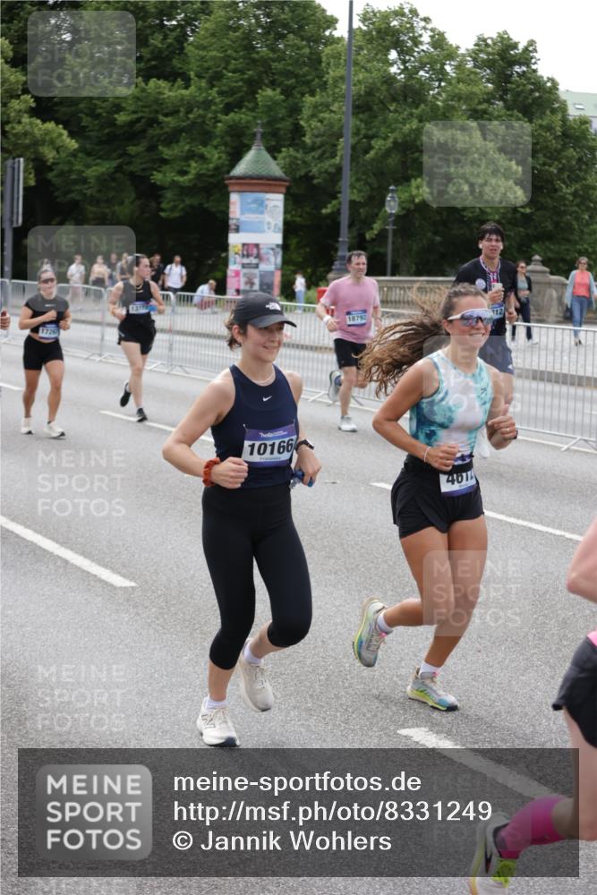29.06.2025 - hella hamburg halbmarathon Jannik Wohlers http://msf.ph/oto/8331249 29.06.2025 10:40:17 Lombardsbrücke 1075, 1323, 2042, 2173, 2206, 2299, 2762, 2763, 3121, 3306, 3432, 3694, 4044, 4411, 4612, 4906, 4972, 5059, 5702, 6163, 6229, 6278, 6280, 6289, 7293, 7956, 8053, 8054, 8378, 8391, 8739, 9000, 9437, 9946, 10166, 10920, 10940, 11513, 11514, 11686, 12191, 12610, 12692, 12699, 13145, 13773, 15154, 15905, 15933, 16028, 16085, 16449, 16450, 16955, 17267, 17959, 18353, 18490, 18946, 19087, 19168 meine-sportfotos.de
