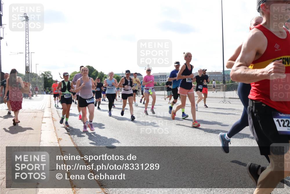29.06.2025 - hella hamburg halbmarathon Lena Gebhardt http://msf.ph/oto/8331289 29.06.2025 10:00:25 Lombardsbrücke 2606, 1526, 14567, 265, 1849, 122, 1006, 1019, 1125, 1180, 1239, 1264, 1526, 1544, 1568, 1583, 1611, 1681, 1914, 2027, 2086, 2099, 2159, 2236, 2346, 2426, 2447, 2474, 2582, 2584, 2606, 2652, 2677, 2730, 2910, 2982, 3042, 3177, 3181, 3319, 3400, 3794, 3861, 3898, 4013, 4231, 4419, 4579, 4594, 4632, 4767, 4772, 4796, 4813, 4940, 4945, 5272, 5341, 5643, 5728, 6082, 6084, 6104, 6138, 6220, 6260, 6443, 6462, 6470, 6581, 10599 meine-sportfotos.de