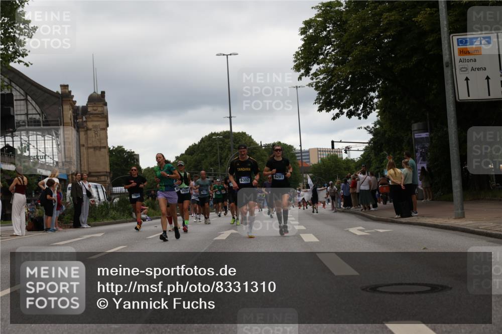29.06.2025 - hella hamburg halbmarathon Yannick Fuchs http://msf.ph/oto/8331310 29.06.2025 10:51:43 20KM 1200, 1611, 2025, 2236, 2606, 2759, 2806, 2883, 2907, 3093, 3141, 3575, 4426, 4467, 4579, 4833, 5391, 6281, 6302, 6531, 6595, 6892, 7833, 9450, 9485, 10599, 12144, 12509, 13465, 13664, 15217, 15229, 16517, 17415, 17455, 17543, 18508, 18762, 18891 meine-sportfotos.de
