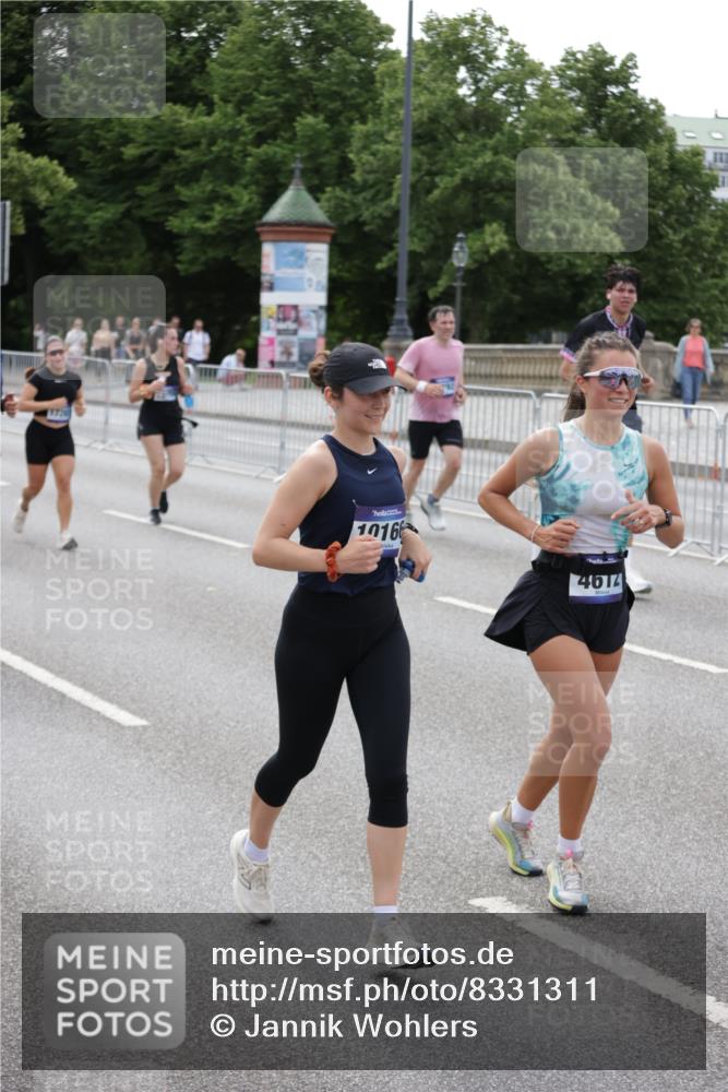 29.06.2025 - hella hamburg halbmarathon Jannik Wohlers http://msf.ph/oto/8331311 29.06.2025 10:40:17 Lombardsbrücke 1075, 1323, 2042, 2173, 2206, 2299, 2762, 2763, 3121, 3306, 3432, 3694, 4044, 4411, 4612, 4906, 4972, 5059, 5702, 6163, 6229, 6278, 6280, 6289, 7293, 7956, 8053, 8054, 8378, 8391, 8739, 9000, 9437, 9946, 10166, 10920, 10940, 11513, 11514, 11686, 12191, 12610, 12692, 12699, 13145, 13773, 15154, 15905, 15933, 16028, 16085, 16449, 16450, 16955, 17267, 17959, 18353, 18490, 18946, 19087, 19168 meine-sportfotos.de