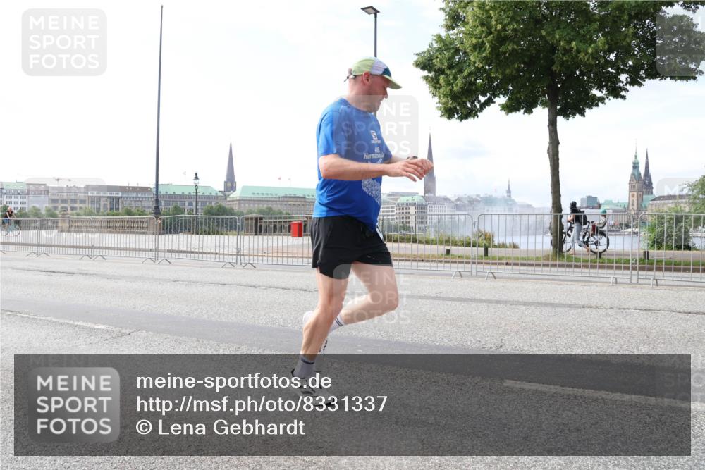 29.06.2025 - hella hamburg halbmarathon Lena Gebhardt http://msf.ph/oto/8331337 29.06.2025 10:13:08 Lombardsbrücke 46, 1007, 1020, 1051, 1747, 1851, 1859, 1939, 2531, 2891, 2942, 2961, 3218, 3360, 3728, 3729, 4187, 4532, 6207, 6489, 7346, 7873, 7907, 8398, 8405, 8913, 8917, 9141, 9527, 10067, 10402, 11025, 11720, 12492, 14404, 14869, 15012, 15531, 15922, 16030, 16255, 16323, 16437, 16826, 16911, 17061, 17474, 17699, 17988, 17994, 18048, 18320, 18530, 18732 meine-sportfotos.de