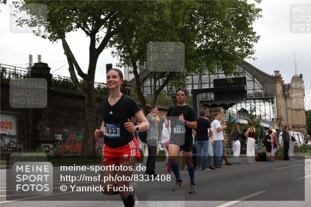 29.06.2025 - hella hamburg halbmarathon Yannick Fuchs http://msf.ph/oto/8331408 29.06.2025 10:51:43 20KM 1200, 1611, 2025, 2236, 2606, 2759, 2806, 2883, 2907, 3093, 3141, 3575, 4426, 4467, 4579, 4833, 5391, 6281, 6302, 6531, 6595, 6892, 7833, 9450, 9485, 10599, 12144, 12509, 13465, 13664, 15217, 15229, 16517, 17415, 17455, 17543, 18508, 18762, 18891 meine-sportfotos.de