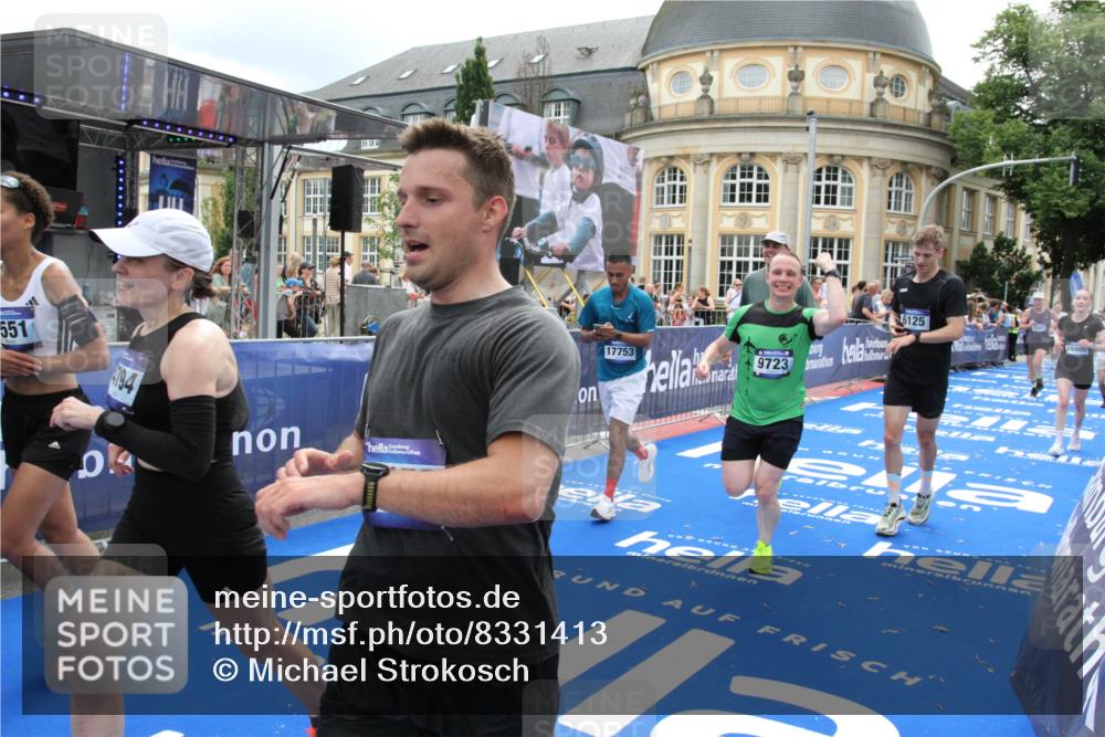 29.06.2025 - hella hamburg halbmarathon Michael Strokosch http://msf.ph/oto/8331413 29.06.2025 10:49:51 Ziel 3543, 4017, 5460, 5894, 6125, 9126, 9200, 9551, 9597, 9723, 9924, 11975, 13159, 13463, 14794, 16800, 16877, 17282, 17753, 18926, 19109, 19122 meine-sportfotos.de