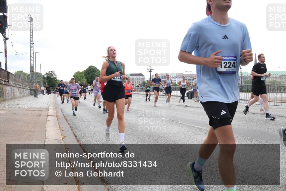 29.06.2025 - hella hamburg halbmarathon Lena Gebhardt http://msf.ph/oto/8331434 29.06.2025 10:37:56 Lombardsbrücke 9247, 3246, 155, 2241, 5139, 1196, 1394, 1475, 1578, 1799, 1901, 1966, 1985, 2199, 2640, 2786, 2853, 3230, 3242, 3246, 3633, 3716, 3880, 4414, 4921, 5139, 5186, 5300, 5522, 5713, 5875, 6199, 6243, 6362, 6697, 6821, 6955, 7118, 7124, 7165, 7244, 7321, 7350, 7552, 7629, 7696, 7914, 8985, 9247, 9288, 9895, 10159, 10506, 10836, 11087, 11543, 12123, 12254, 12472, 12824, 16680, 17798 meine-sportfotos.de