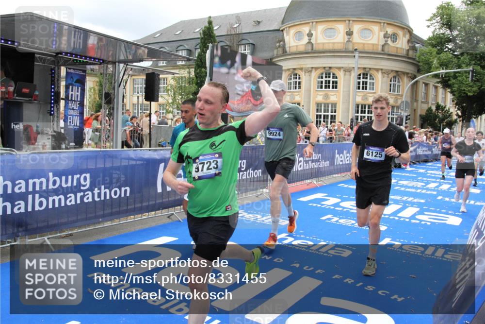 29.06.2025 - hella hamburg halbmarathon Michael Strokosch http://msf.ph/oto/8331455 29.06.2025 10:49:52 Ziel 3543, 4017, 5460, 5894, 6125, 8455, 9126, 9200, 9551, 9597, 9723, 9924, 11975, 13159, 13463, 14794, 16800, 17282, 17753, 19109, 19122 meine-sportfotos.de