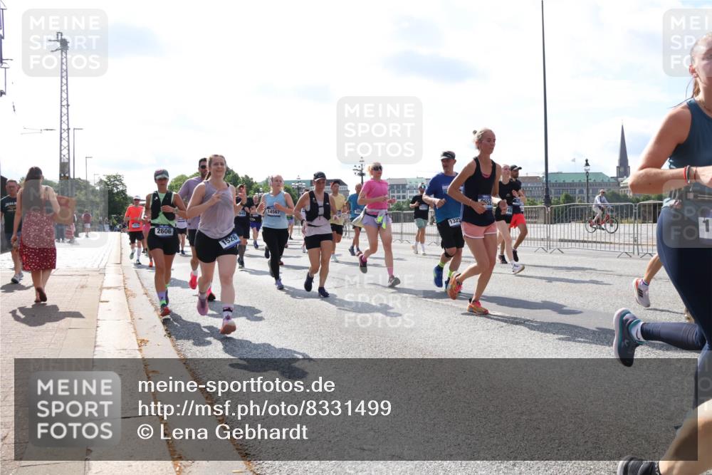 29.06.2025 - hella hamburg halbmarathon Lena Gebhardt http://msf.ph/oto/8331499 29.06.2025 10:00:25 Lombardsbrücke 2606, 1526, 14567, 132, 52, 1, 1006, 1019, 1125, 1180, 1239, 1264, 1526, 1544, 1568, 1583, 1611, 1681, 1914, 2027, 2086, 2099, 2159, 2236, 2346, 2426, 2447, 2474, 2582, 2584, 2606, 2652, 2677, 2730, 2910, 2982, 3042, 3177, 3181, 3319, 3400, 3794, 3861, 3898, 4013, 4231, 4419, 4579, 4594, 4632, 4767, 4772, 4796, 4813, 4940, 4945, 5272, 5341, 5643, 5728, 6082, 6084, 6104, 6138, 6220, 6260, 6443, 6462, 6470, 6581, 10599 meine-sportfotos.de