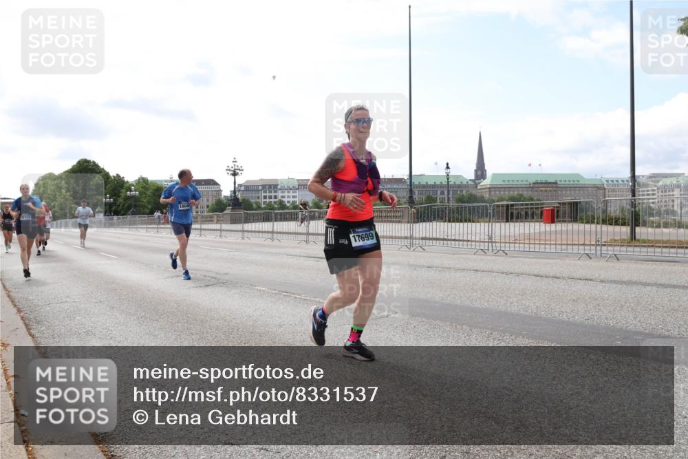 29.06.2025 - hella hamburg halbmarathon Lena Gebhardt http://msf.ph/oto/8331537 29.06.2025 10:13:09 Lombardsbrücke 18732, 18048, 17699, 1007, 1020, 1051, 1747, 1851, 1859, 1939, 2531, 2891, 2942, 2961, 3218, 3360, 3728, 3729, 4187, 4532, 6207, 6489, 7346, 7460, 7873, 7907, 8398, 8405, 8913, 8917, 9141, 9527, 10067, 10402, 11025, 11720, 12492, 14404, 14869, 15012, 15531, 15922, 16030, 16255, 16323, 16437, 16826, 16911, 17061, 17474, 17699, 17988, 17994, 18048, 18320, 18530, 18732 meine-sportfotos.de