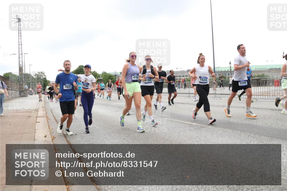 29.06.2025 - hella hamburg halbmarathon Lena Gebhardt http://msf.ph/oto/8331547 29.06.2025 10:47:32 Lombardsbrücke 7630, 7631, 4182, 4184, 1523, 3339, 1045, 1185, 1246, 1434, 1463, 1523, 1607, 1618, 1639, 1704, 1926, 2148, 2407, 2491, 2537, 2555, 2704, 2790, 2882, 2994, 3339, 4037, 4184, 4239, 4325, 4423, 4483, 4806, 4895, 4974, 4975, 5621, 5622, 5895, 6255, 6256, 6879, 6995, 7073, 7403, 7430, 7431, 7630, 7631, 7970, 8105, 8131, 8270, 8550, 8706, 8915, 8953, 9018, 9687, 10658, 10991, 11351, 11458, 11730, 11738, 11802, 11909, 12431 meine-sportfotos.de